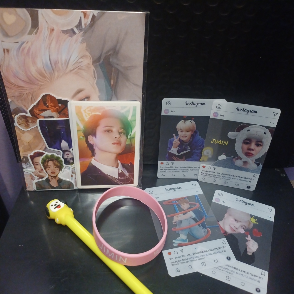 K-Pop Idol Photo Card and Accessories Set